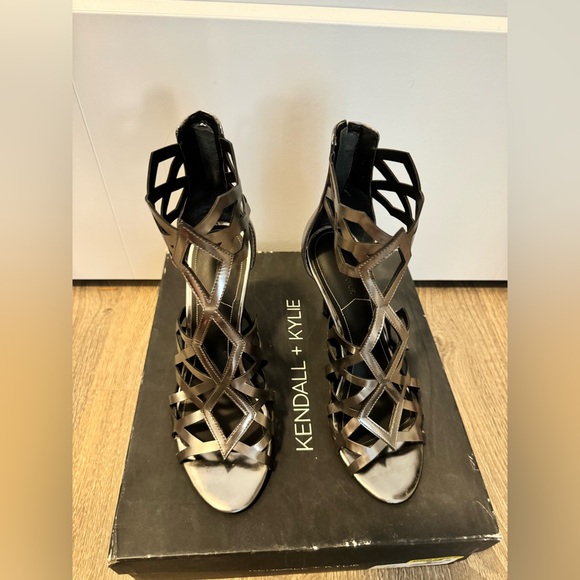 Kendall+Kylie Heels - Picture 1 of 3